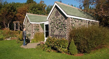 Jak vyrobit venkovský dům z plastových lahví